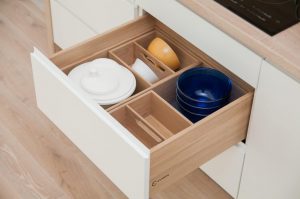 Drawer with insert for dishes in the kitchen